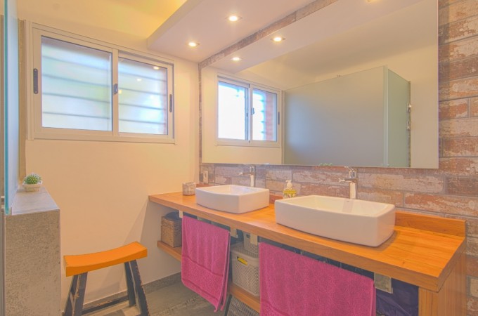 Casa de 4 dormitorios con piscina en la Península, Punta del este. Venta y alquiler temporal