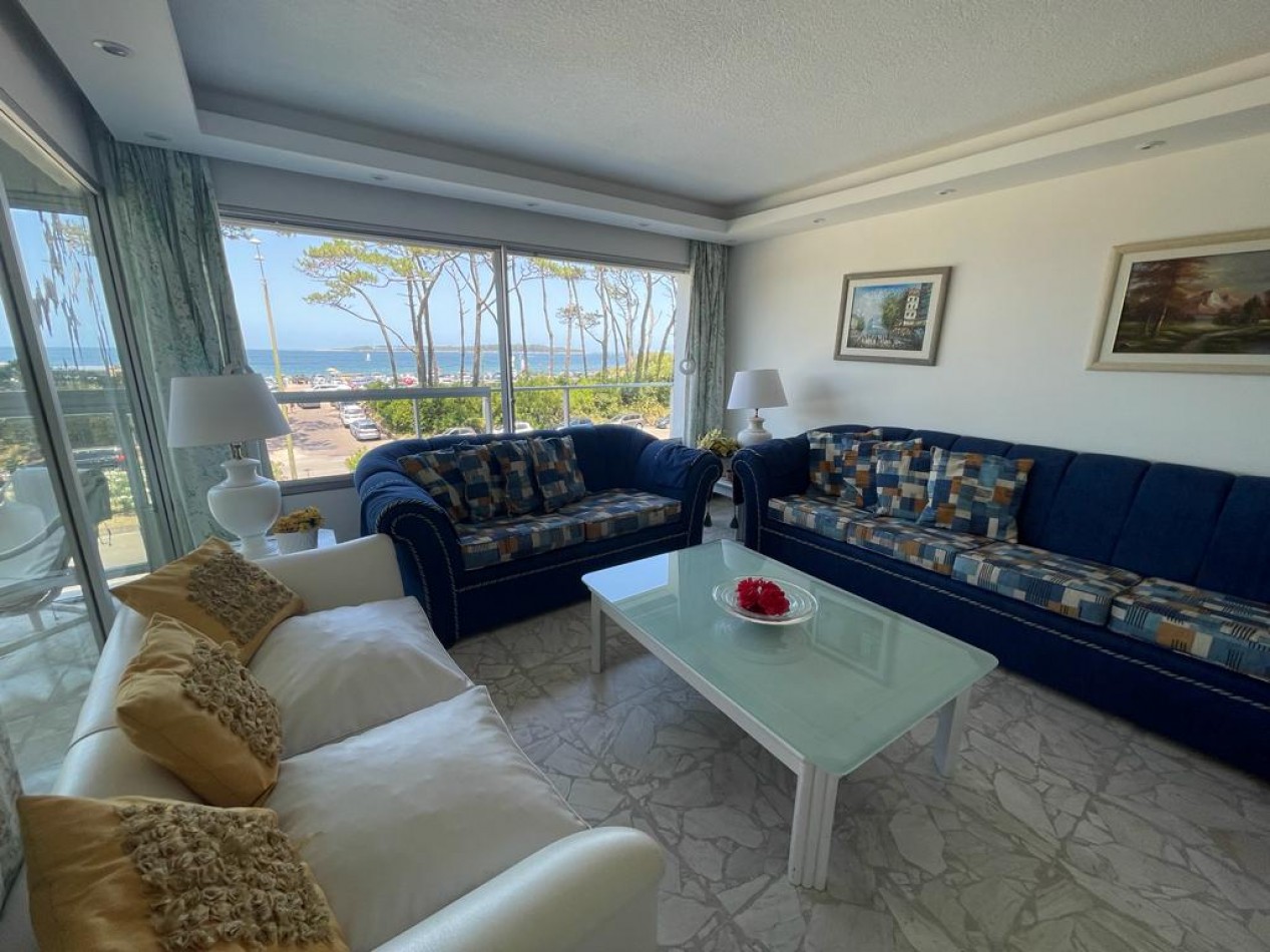 Unidad primera linea playa mansa 3 dormitorios en venta, vista directa al mar 