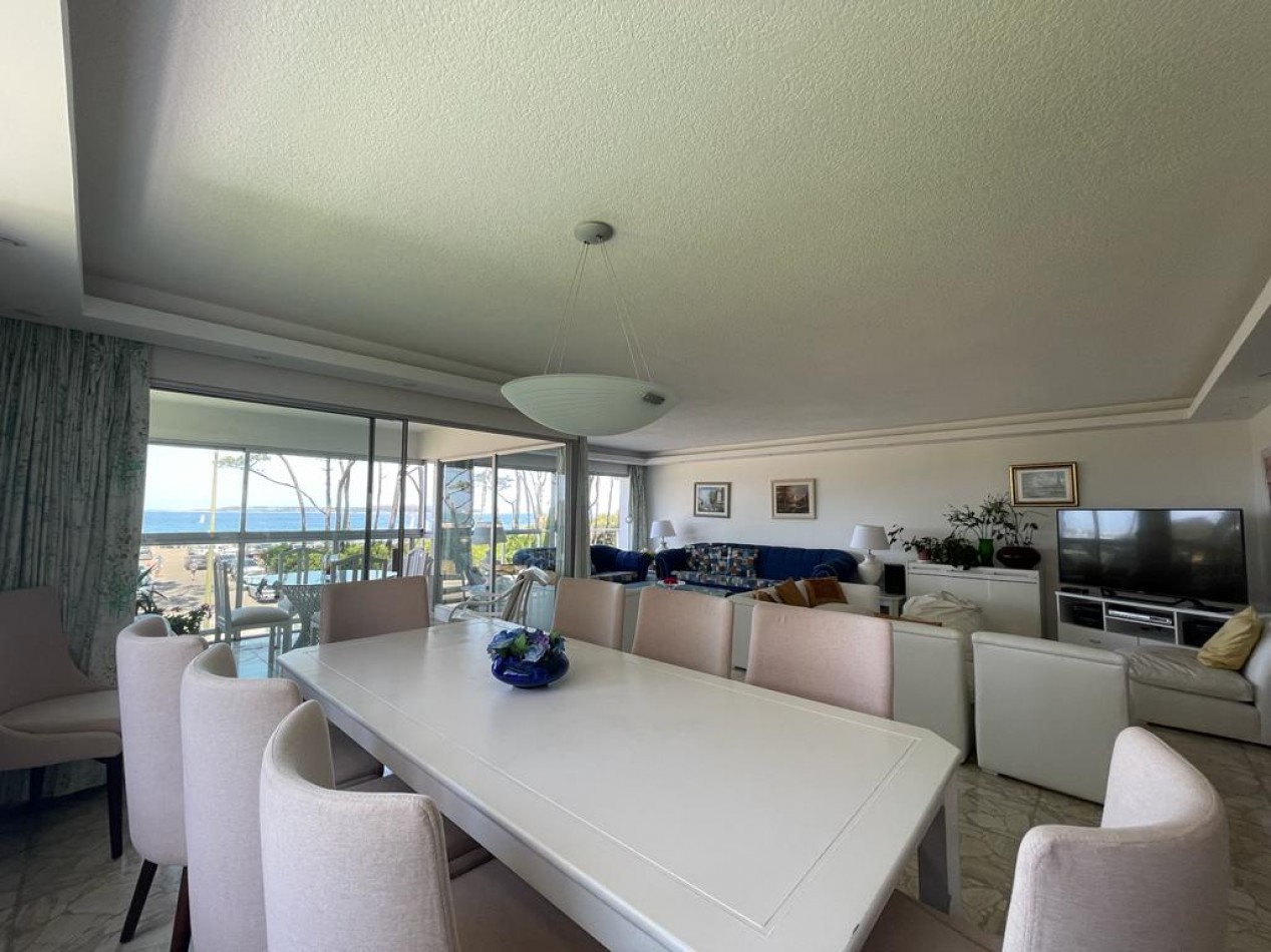 Unidad primera linea playa mansa 3 dormitorios en venta, vista directa al mar 