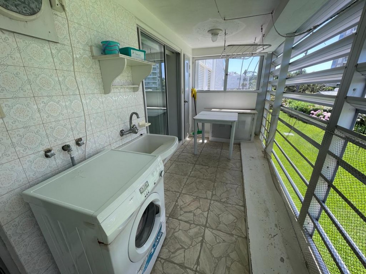 Unidad primera linea playa mansa 3 dormitorios en venta, vista directa al mar 