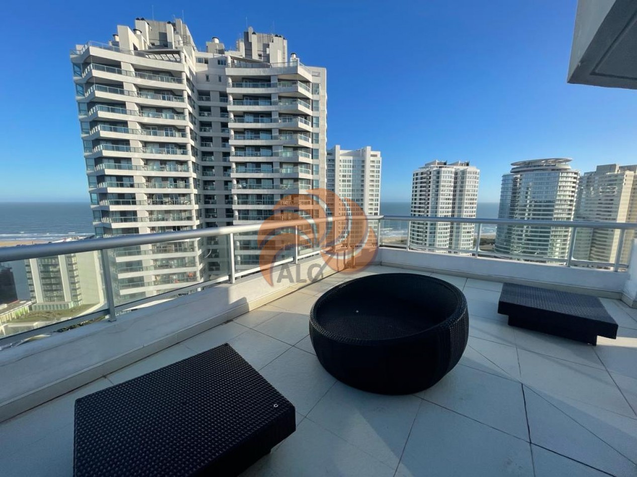 Venta y alquiler Penthouse en Quartier del Mar, Playa Brava. 