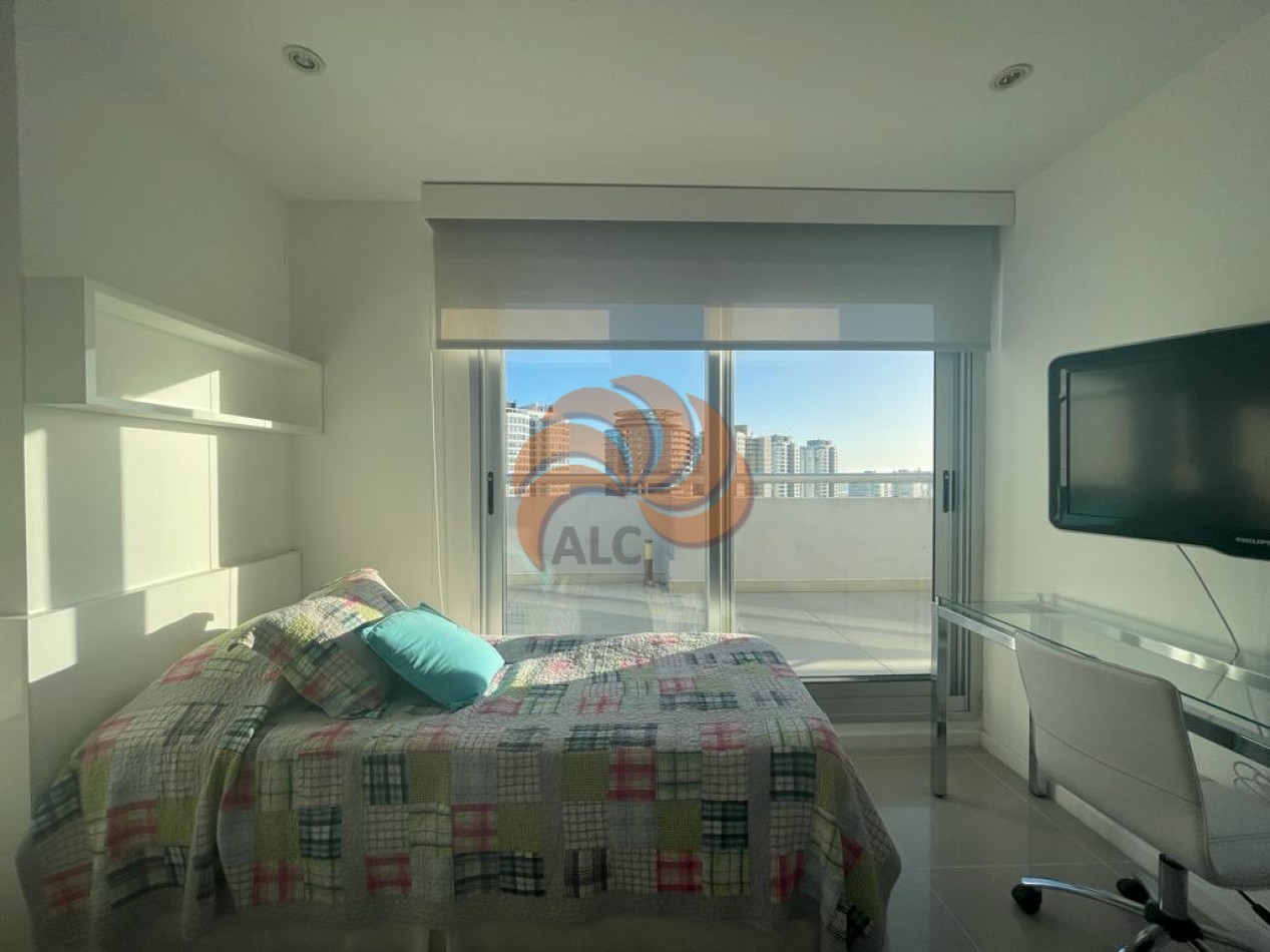 Venta y alquiler Penthouse en Quartier del Mar, Playa Brava. 