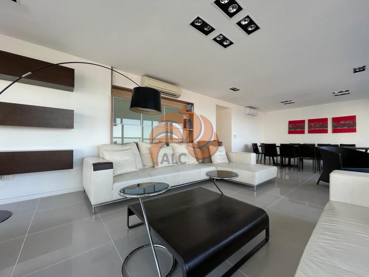 Venta y alquiler Penthouse en Quartier del Mar, Playa Brava. 