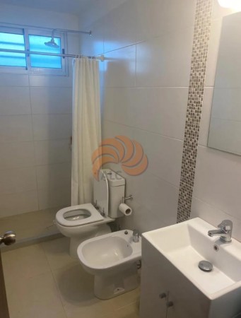 Casa de 2 dormitorios + piscina climatizada, parada 35 Playa Mansa | PROP1026