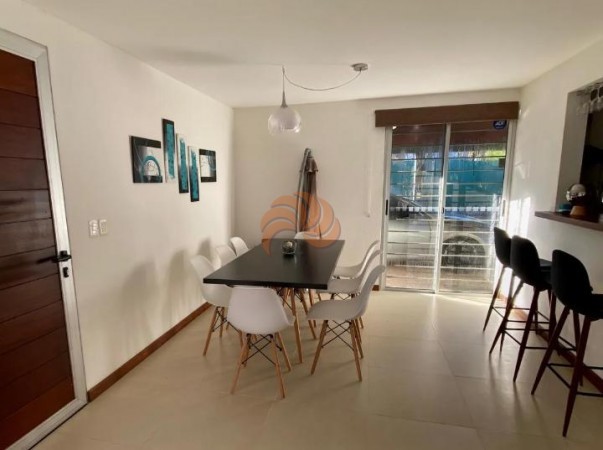 Casa de 2 dormitorios + piscina climatizada, parada 35 Playa Mansa | PROP1026