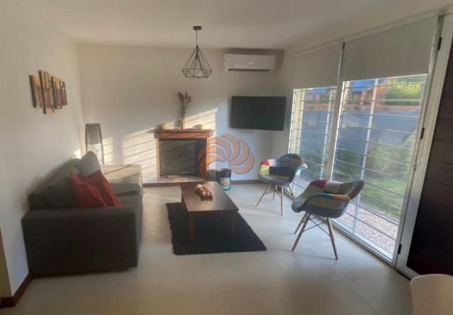 Casa de 2 dormitorios + piscina climatizada, parada 35 Playa Mansa | PROP1026