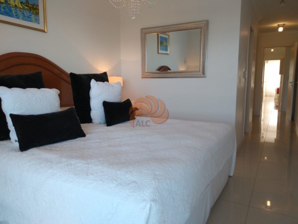 Venta apartamento 3 dormitorios en Playa Mansa - Punta del Este