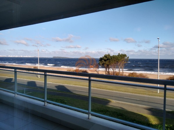 Venta apartamento 3 dormitorios en Playa Mansa - Punta del Este