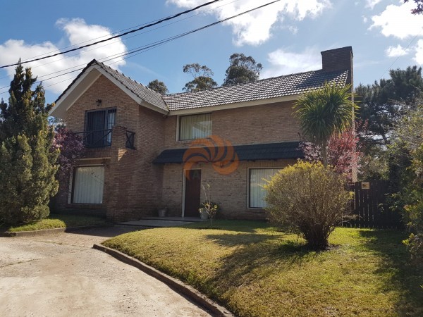 Alquiler temporal Casa de 3 dormitorios en Jardines de Cordoba, Punta del Este.