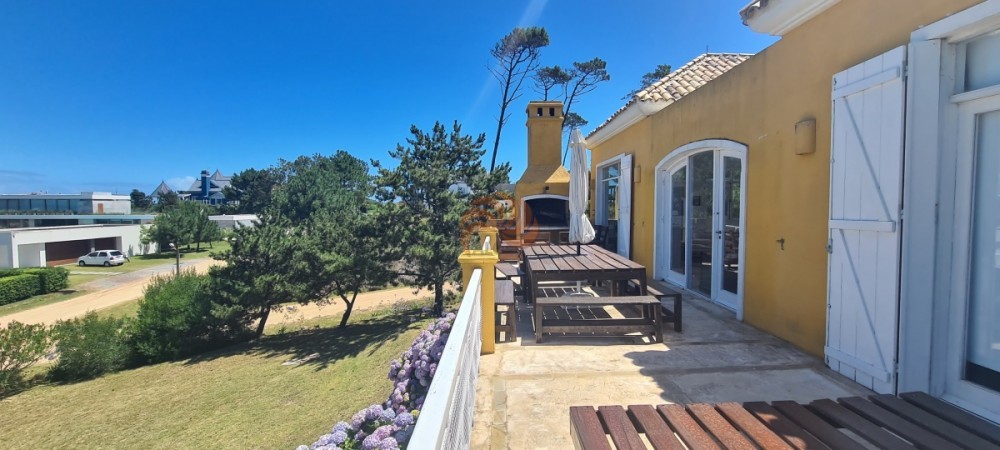 Casa en Laguna Blanca. Venta, Alquiler Anual y Temporal.