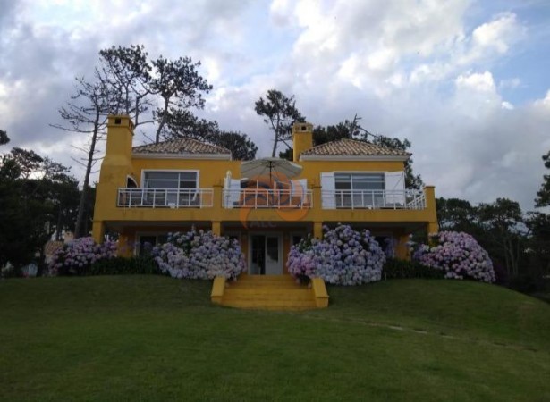 Casa en Laguna Blanca. Venta, Alquiler Anual y Temporal.