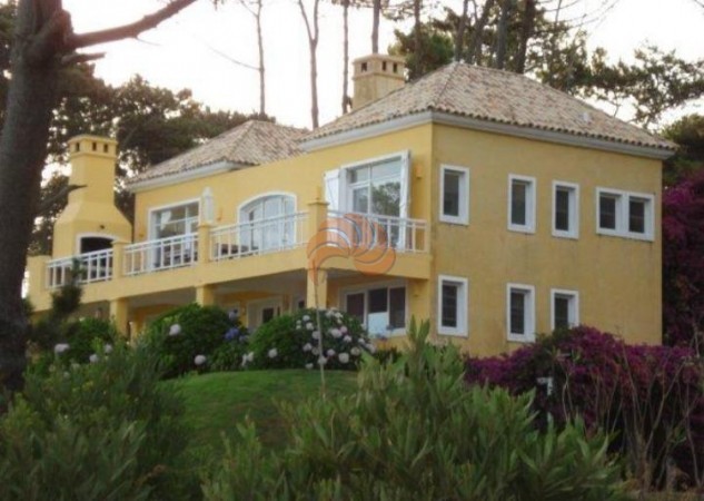 Casa en Laguna Blanca. Venta, Alquiler Anual y Temporal.