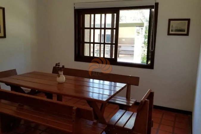 Casa de 4 dormitorios en Laguna del Diario, Playa Mansa. Venta y alquiler temporal