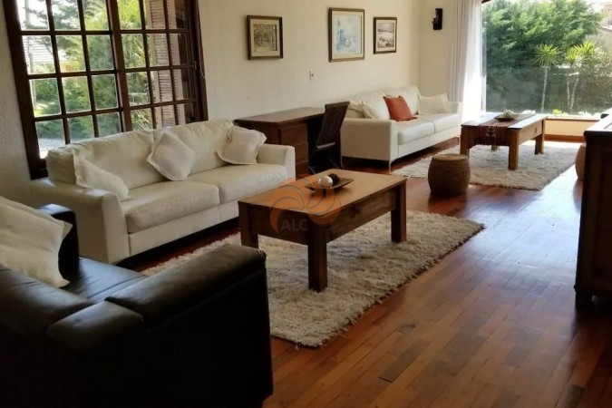 Casa de 4 dormitorios en Laguna del Diario, Playa Mansa. Venta y alquiler temporal