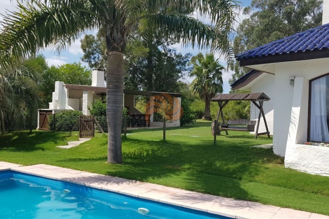 Casa de 4 dormitorios en Laguna del Diario, Playa Mansa. Venta y alquiler temporal