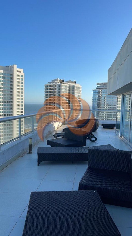 Venta y alquiler Penthouse en Quartier del Mar, Playa Brava. 