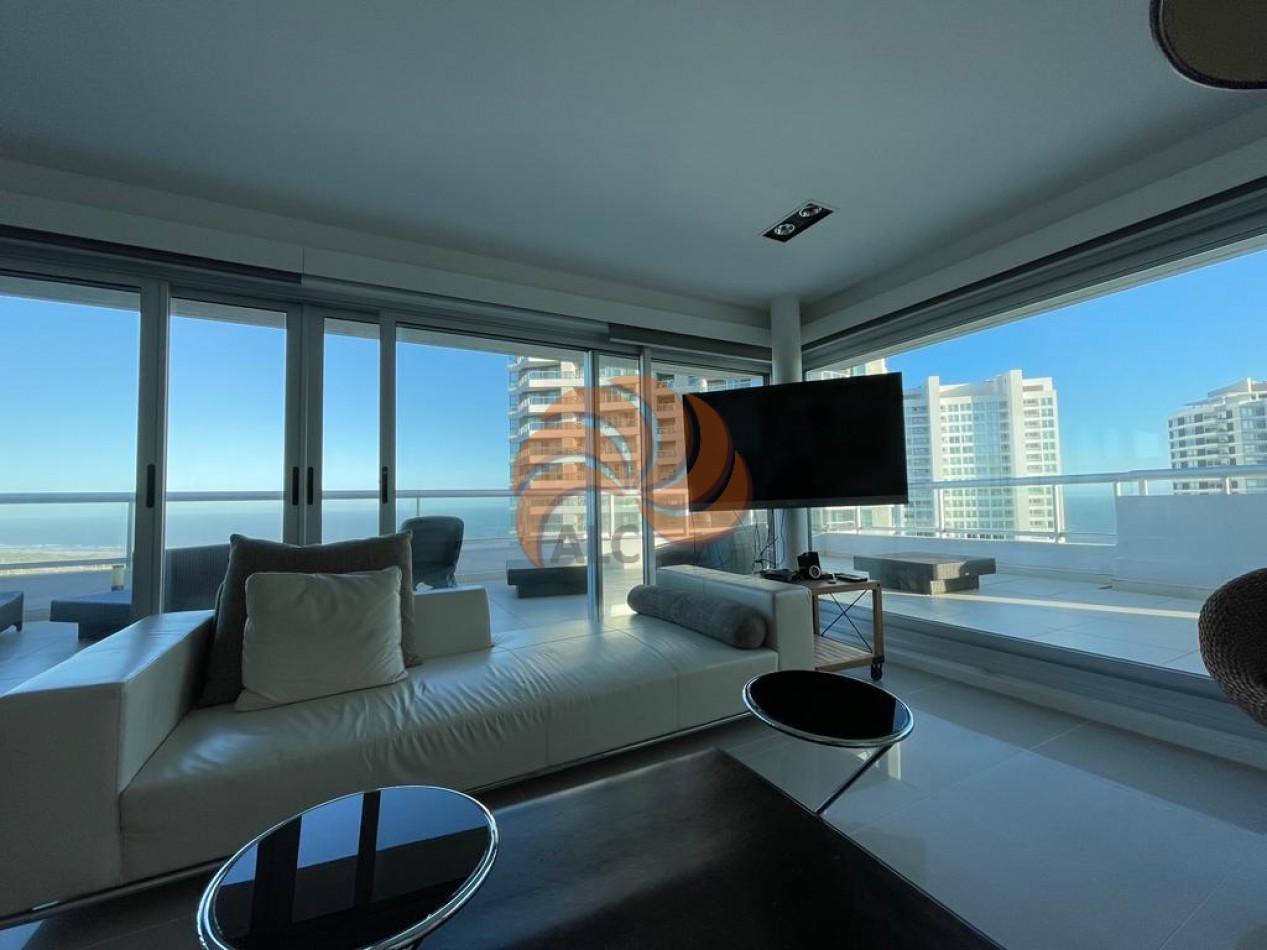 Venta y alquiler Penthouse en Quartier del Mar, Playa Brava. 