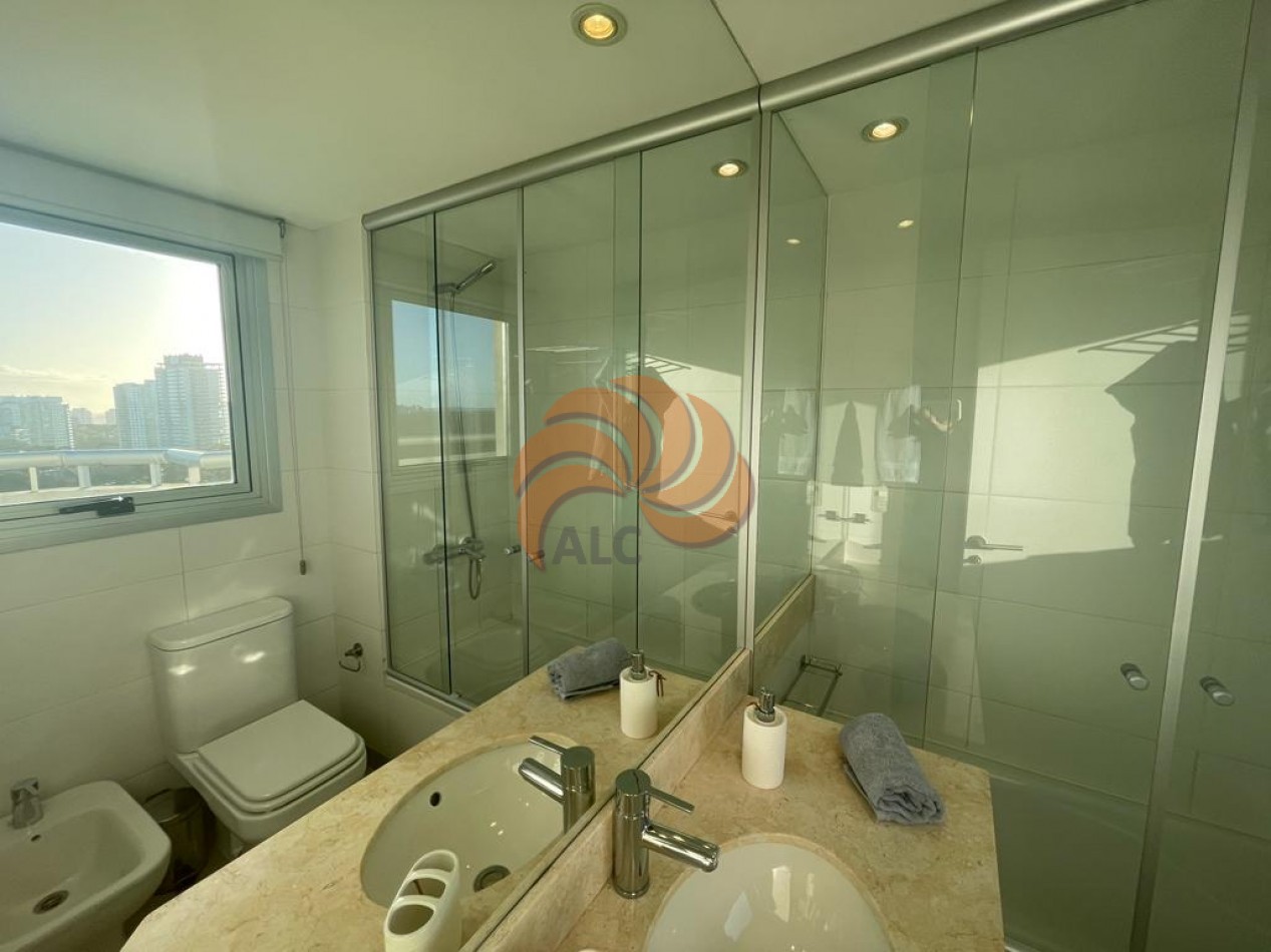 Venta y alquiler Penthouse en Quartier del Mar, Playa Brava. 