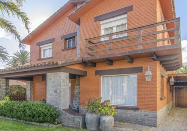 Casa de 4 dormitorios con piscina en la Península, Punta del este. Venta y alquiler temporal